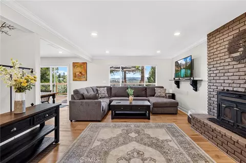 Living - 532 Old Toll, Lake Arrowhead, CA 92352 photo 5 of 6