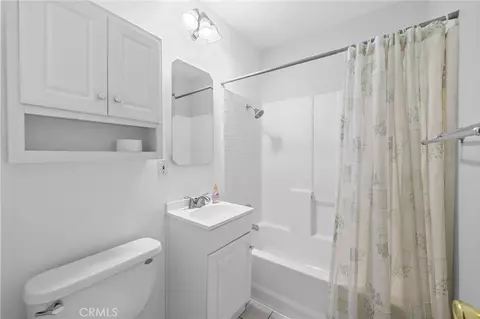 Bath - 4126 Eileen St, Riverside, CA 92504 photo 4 of 4