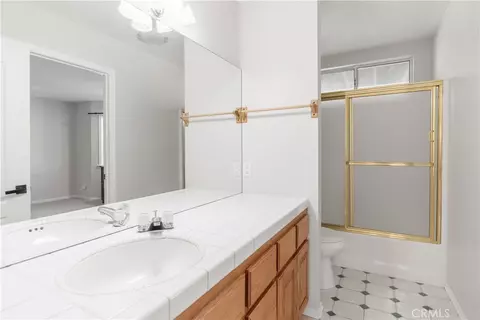 Bath - 735 Tayles Point Rd, Big Bear Lake, CA 92315 photo 2 of 3
