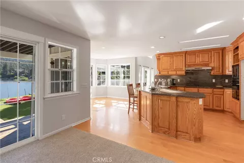 Kitchen - 735 Tayles Point Rd, Big Bear Lake, CA 92315 photo 2 of 2