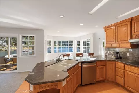 Kitchen - 735 Tayles Point Rd, Big Bear Lake, CA 92315 photo 1 of 2