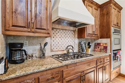 Kitchen - 830 Zurich Dr, Lake Arrowhead, CA 92352 photo 5 of 5