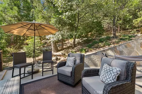 Exterior - 830 Zurich Dr, Lake Arrowhead, CA 92352 photo 7 of 21