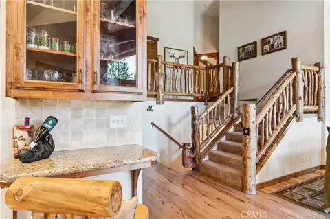Entry Way - 830 Zurich Dr, Lake Arrowhead, CA 92352 photo 2 of 4