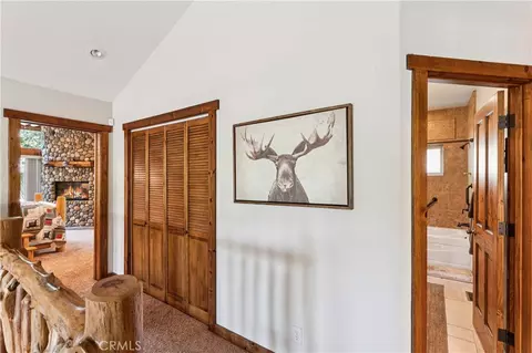 Entry Way - 830 Zurich Dr, Lake Arrowhead, CA 92352 photo 4 of 4