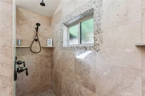 Bath - 830 Zurich Dr, Lake Arrowhead, CA 92352 photo 2 of 3
