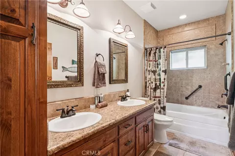 Bath - 830 Zurich Dr, Lake Arrowhead, CA 92352 photo 3 of 3