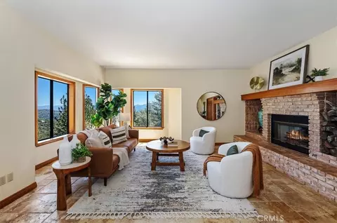 Living - 26077 Walnut Hls, Lake Arrowhead, CA 92352 photo 4 of 5