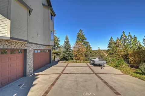 Exterior - 26077 Walnut Hls, Lake Arrowhead, CA 92352 photo 13 of 16