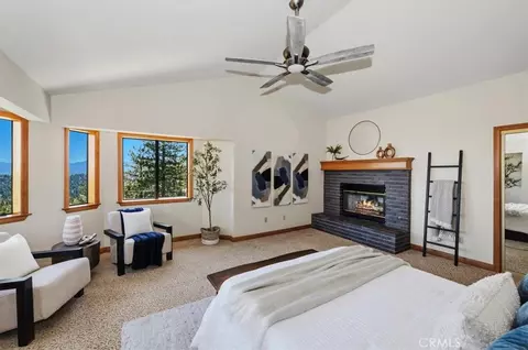 Bedroom - 26077 Walnut Hls, Lake Arrowhead, CA 92352 photo 3 of 8