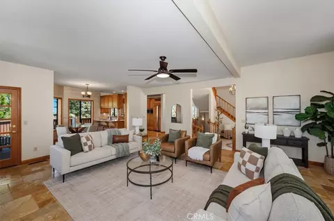 Living - 26077 Walnut Hls, Lake Arrowhead, CA 92352 photo 3 of 5