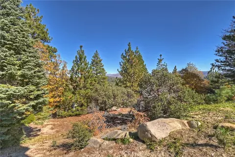 Exterior - 26077 Walnut Hls, Lake Arrowhead, CA 92352 photo 12 of 16