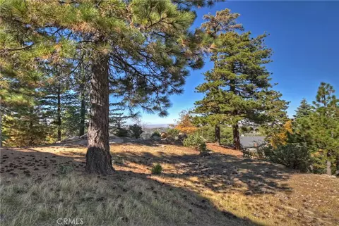 Exterior - 26077 Walnut Hls, Lake Arrowhead, CA 92352 photo 7 of 16