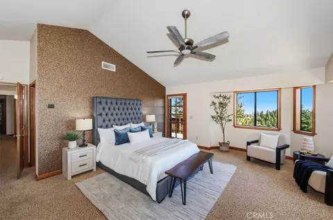 Bedroom - 26077 Walnut Hls, Lake Arrowhead, CA 92352 photo 2 of 8