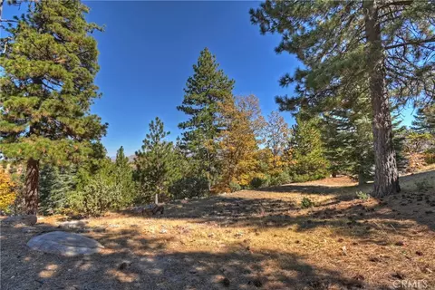 Exterior - 26077 Walnut Hls, Lake Arrowhead, CA 92352 photo 10 of 16
