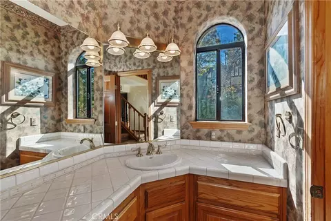 Bath - 26077 Walnut Hls, Lake Arrowhead, CA 92352 photo 4 of 4
