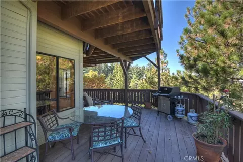 Exterior - 26077 Walnut Hls, Lake Arrowhead, CA 92352 photo 5 of 16