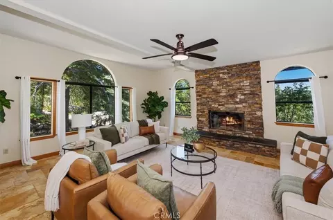 Living - 26077 Walnut Hls, Lake Arrowhead, CA 92352 photo 1 of 5