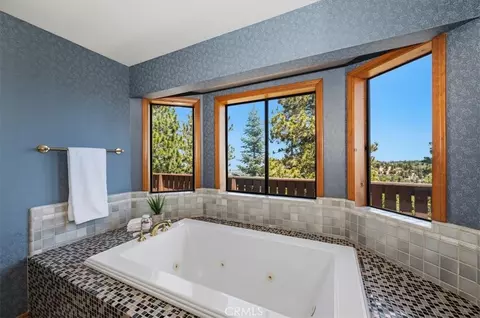 Bath - 26077 Walnut Hls, Lake Arrowhead, CA 92352 photo 1 of 4