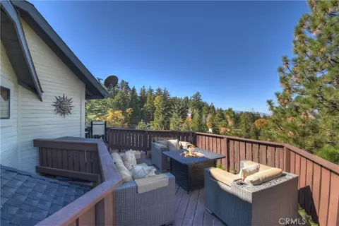 Exterior - 26077 Walnut Hls, Lake Arrowhead, CA 92352 photo 3 of 16