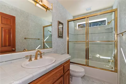 Bath - 26077 Walnut Hls, Lake Arrowhead, CA 92352 photo 3 of 4