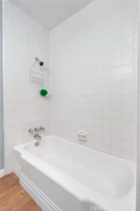 Bath - 3068 Panorama Rd #C, Riverside, CA 92506 photo 3 of 7