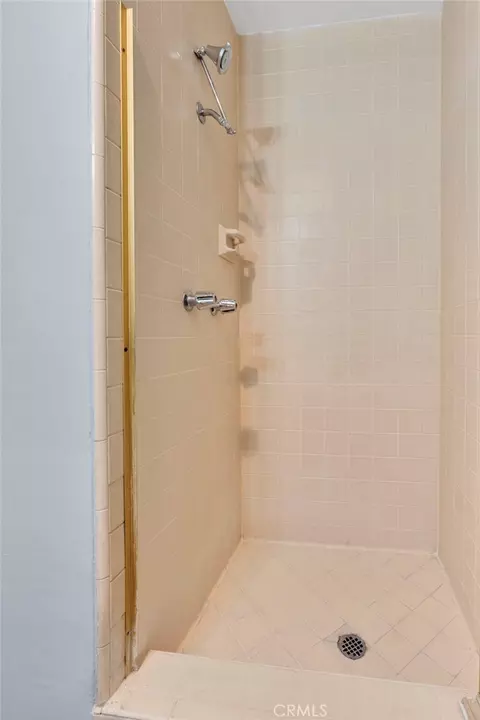 Bath - 3068 Panorama Rd #C, Riverside, CA 92506 photo 7 of 7
