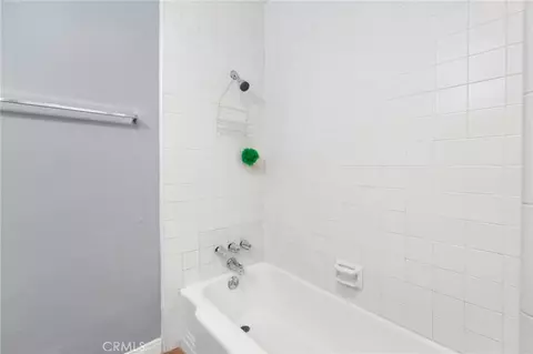 Bath - 3068 Panorama Rd #C, Riverside, CA 92506 photo 4 of 7