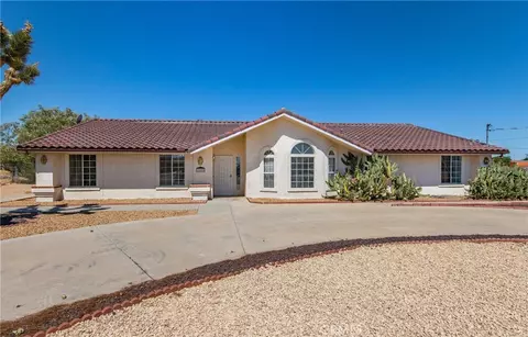 Exterior - 10658 9th Ave, Hesperia, CA 92345 photo 4 of 7