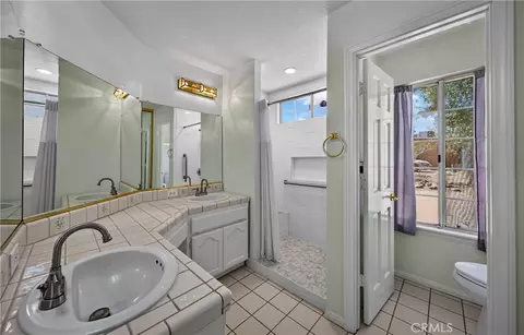 Bath - 10658 9th Ave, Hesperia, CA 92345 photo 1 of 2