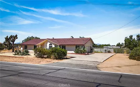 Exterior - 10658 9th Ave, Hesperia, CA 92345 photo 3 of 7