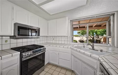 Kitchen - 10658 9th Ave, Hesperia, CA 92345 photo 1 of 1