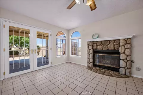 Living - 10658 9th Ave, Hesperia, CA 92345 photo 4 of 5