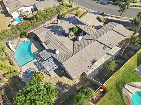 View/Area - 620 Valley View Dr, Redlands, CA 92373 photo 2 of 5