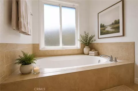 Bath - 620 Valley View Dr, Redlands, CA 92373 photo 6 of 8