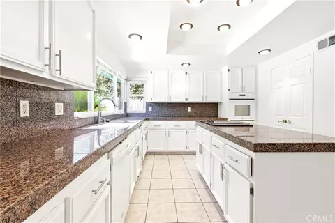 Kitchen - 620 Valley View Dr, Redlands, CA 92373 photo 6 of 9
