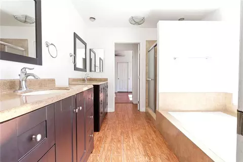 Bath - 620 Valley View Dr, Redlands, CA 92373 photo 3 of 8