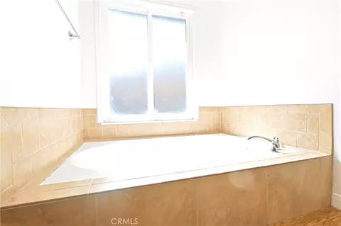 Bath - 620 Valley View Dr, Redlands, CA 92373 photo 7 of 8
