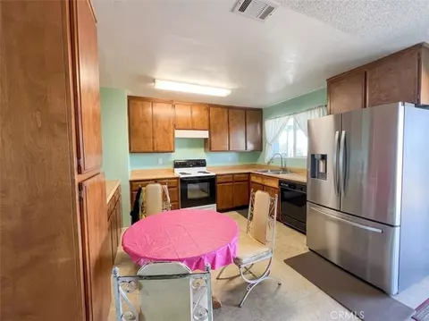 Kitchen - 21085 Juniper, Perris, CA 92570 photo 1 of 1