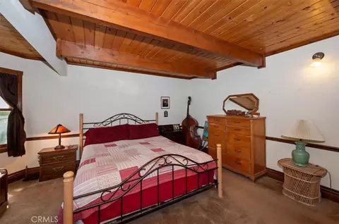 Bedroom - 32988 Arrowbear Dr, Arrowbear Lake, CA 92382 photo 3 of 3