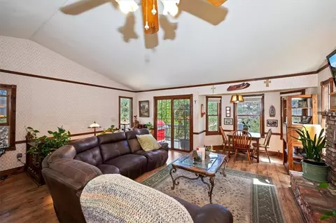Living - 32988 Arrowbear Dr, Arrowbear Lake, CA 92382 photo 3 of 5