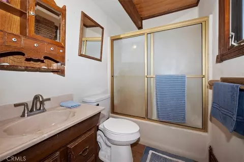 Bath - 32988 Arrowbear Dr, Arrowbear Lake, CA 92382 photo 1 of 1