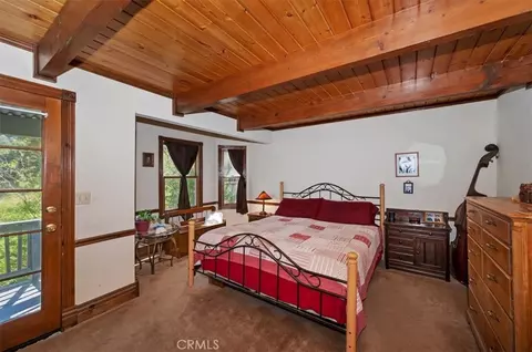 Bedroom - 32988 Arrowbear Dr, Arrowbear Lake, CA 92382 photo 1 of 3