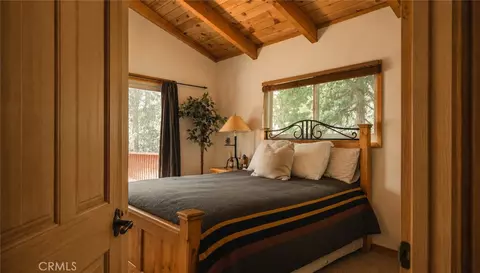 Bedroom - 26974 Tunnel, Lake Arrowhead, CA 92352 photo 1 of 8