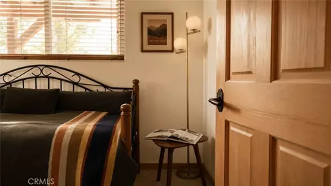 Bedroom - 26974 Tunnel, Lake Arrowhead, CA 92352 photo 6 of 8