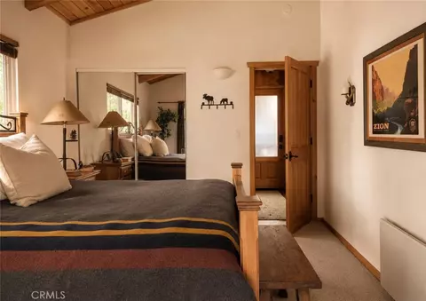 Bedroom - 26974 Tunnel, Lake Arrowhead, CA 92352 photo 3 of 8