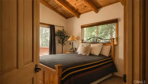 Bedroom - 26974 Tunnel, Lake Arrowhead, CA 92352 photo 1 of 8