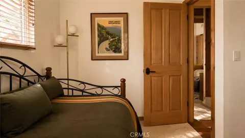 Bedroom - 26974 Tunnel, Lake Arrowhead, CA 92352 photo 7 of 8