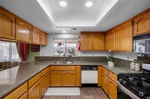 Kitchen - 22117 Cholena, Apple Valley, CA 92307 photo 3 of 5