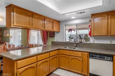 Kitchen - 22117 Cholena, Apple Valley, CA 92307 photo 4 of 5